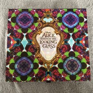 Urban Decay Disney Alice through the looking glass eyeshadow palette